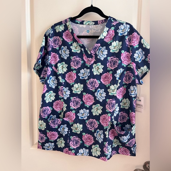 Core scrub top (NWT) size large floral design - Picture 1 of 4